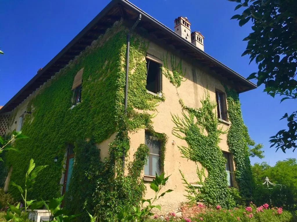 Castello Di Cernusco Lombardone B&B