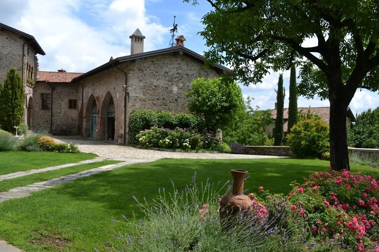 Castello Di Cernusco Lombardone B&B 이탈리아