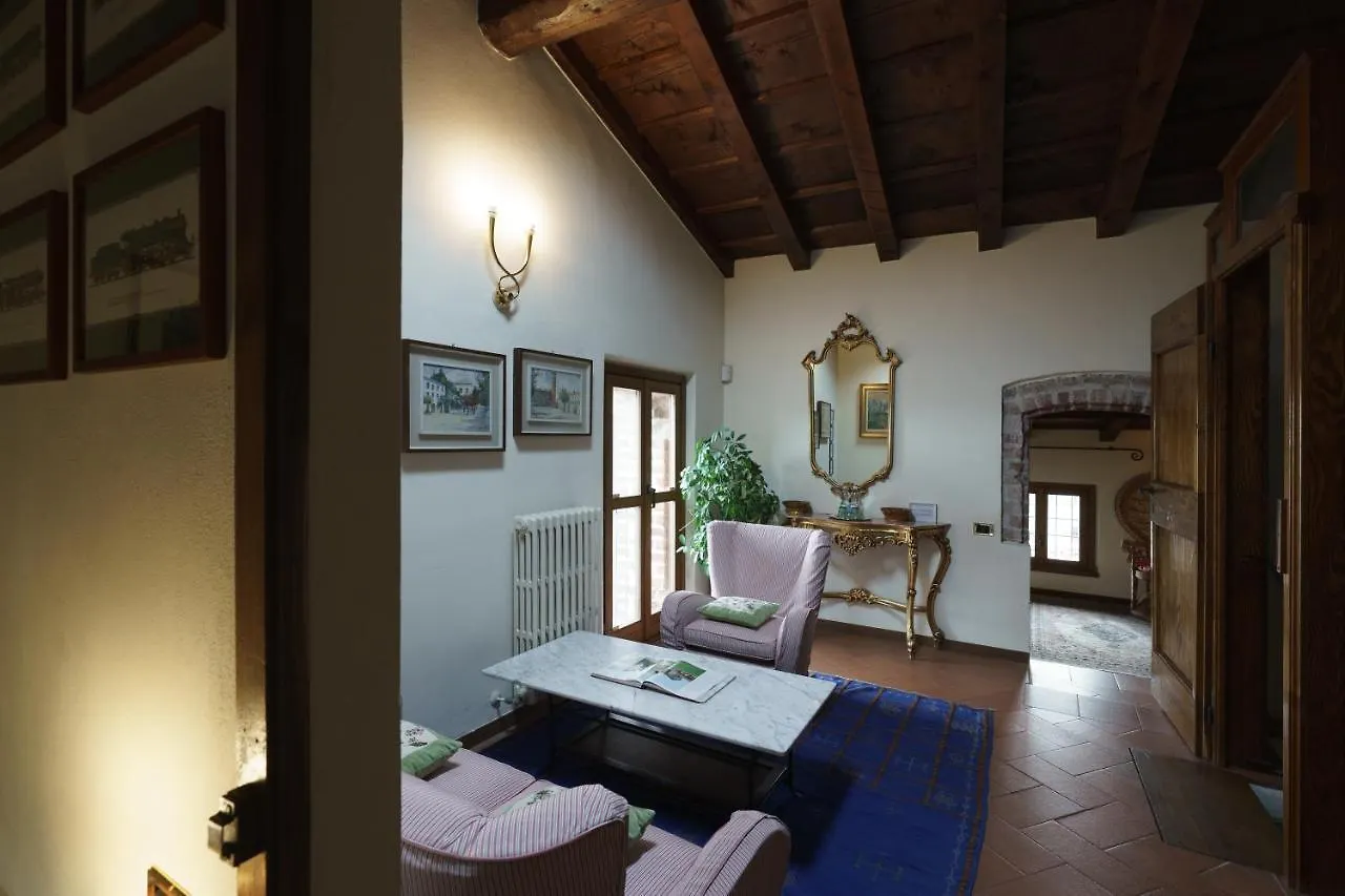 Castello Di Cernusco Lombardone B&B