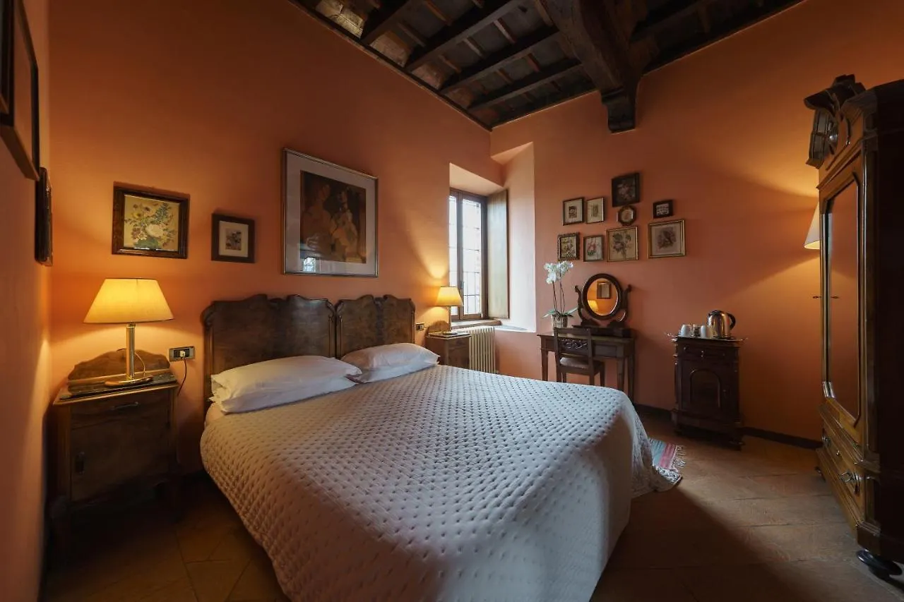Castello Di Cernusco Lombardone B&B 0*,