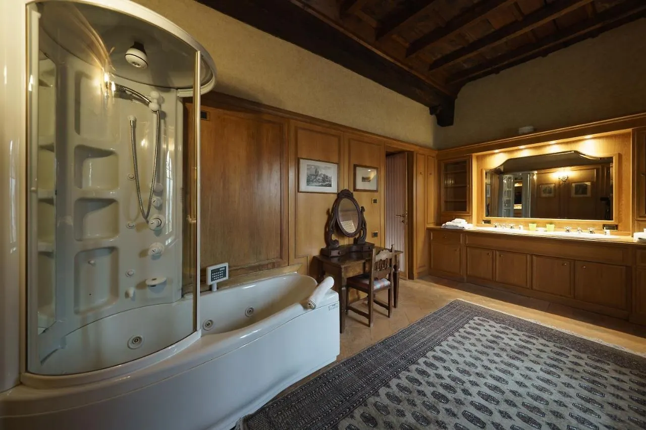 Castello Di Cernusco Lombardone B&B
