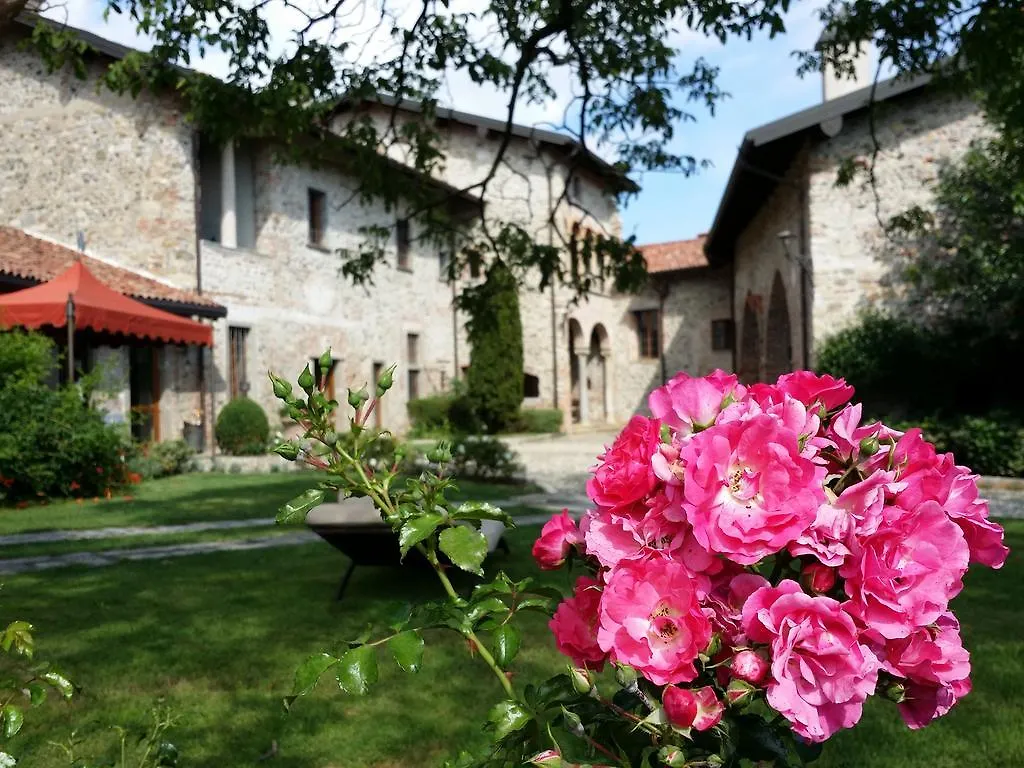 Castello Di Cernusco Lombardone B&B