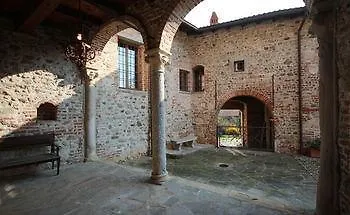 Castello Di Cernusco Lombardone B&B