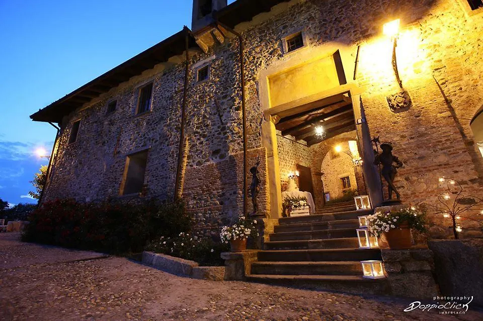 Castello Di Cernusco Lombardone B&B