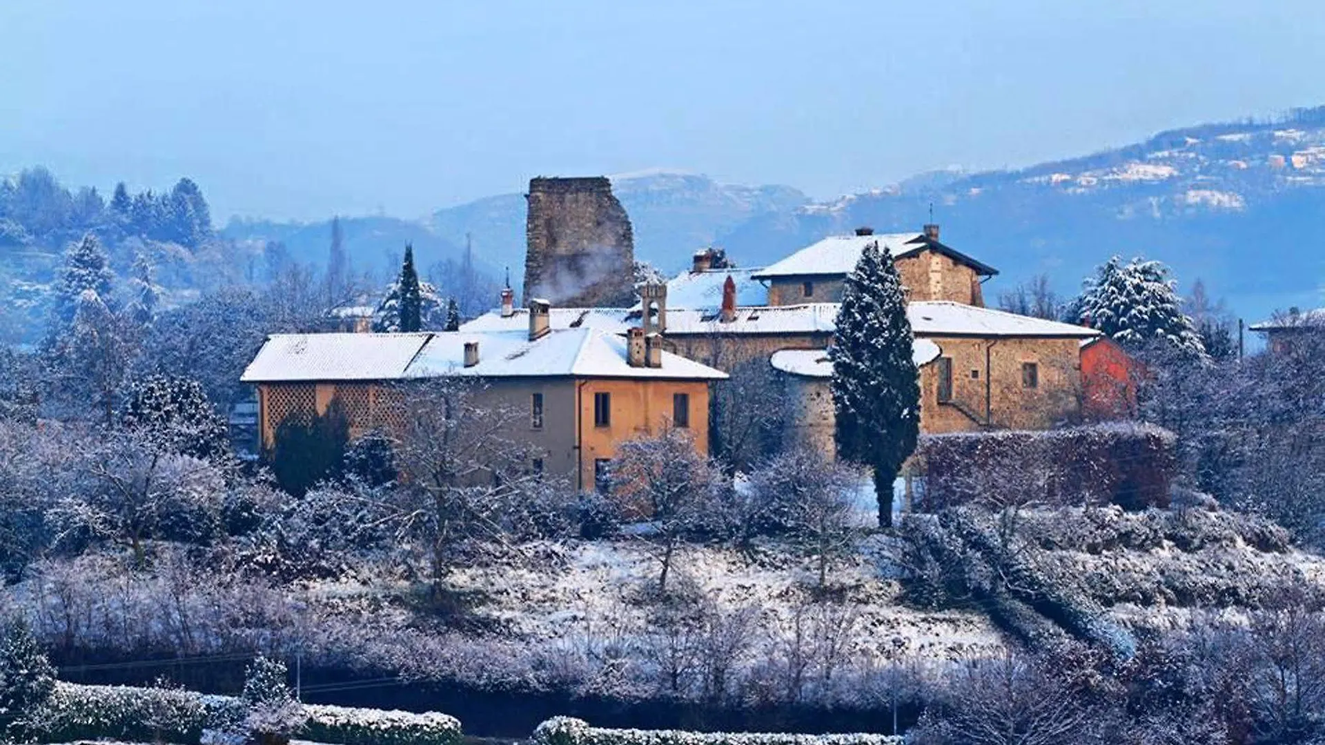 Castello Di Cernusco Lombardone B&B 0*,