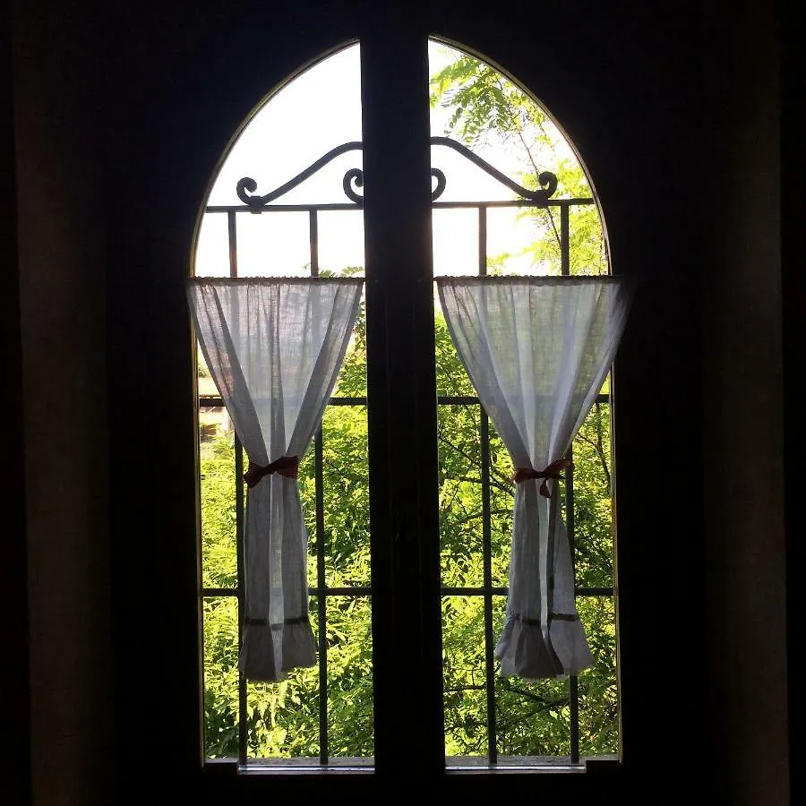 Castello Di Cernusco Lombardone B&B