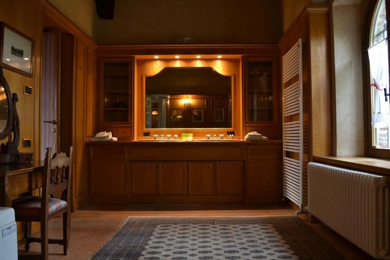 Castello Di Cernusco Lombardone B&B