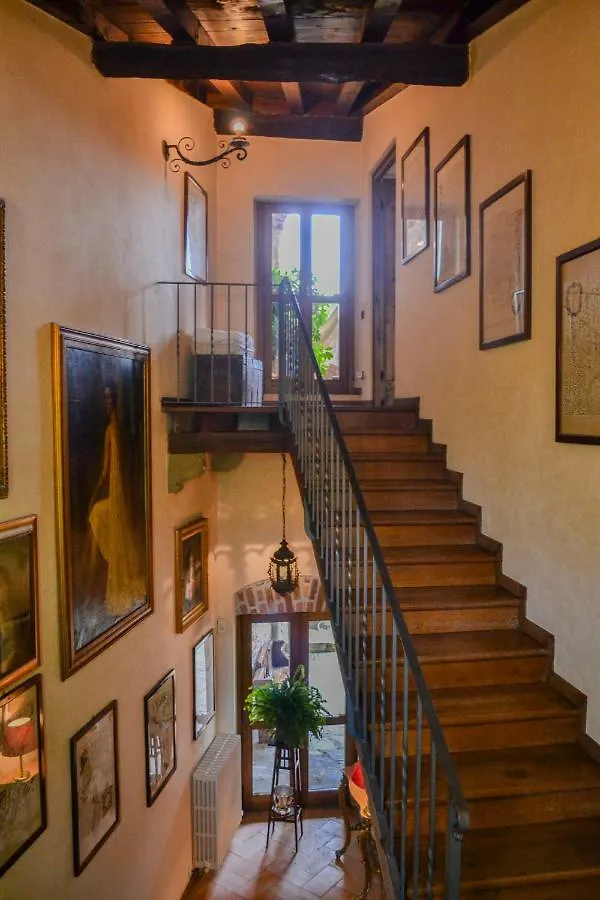 Castello Di Cernusco Lombardone B&B