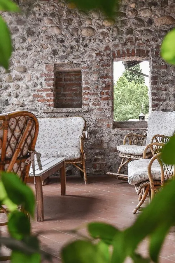 Castello Di Cernusco Lombardone B&B
