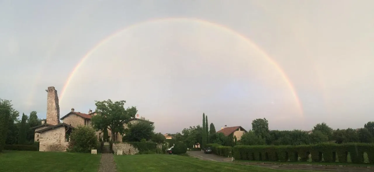 Castello Di Cernusco Lombardone B&B